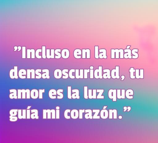 Frase romántica que expresa amor y esperanza en la oscuridad: 'Incluso en la más densa oscuridad, tu amor es la luz que guía mi corazón.' Ideal para reflexionar sobre el amor y la luz en momentos difíciles.