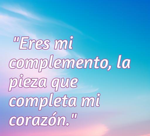 Texto sobre el amor que dice 'Eres mi complemento, la pieza que completa mi corazón' en un fondo de cielo azul y rosa, ideal para frases románticas y mensajes de amor.