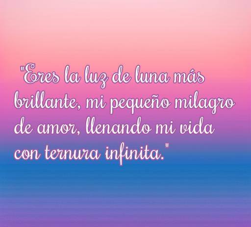 Frase de amor para bebés que expresa ternura y cariño: 'Eres la luz de luna más brillante, mi pequeño milagro de amor, llenando mi vida con ternura infinita'. Ideal para un artículo sobre frases de amor hacia un bebé.