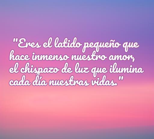 Frase inspiradora de amor hacia un bebé, destacando el profundo amor y la alegría que trae a nuestras vidas.