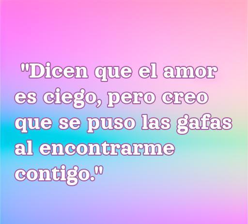 frases de amor irónicas Frase irónica sobre el amor que dice: 'Dicen que el amor es ciego, pero creo que se puso las gafas al encontrarme contigo.' Esta frase muestra el humor en las relaciones amorosas, ideal para quienes buscan frases de amor irónicas.