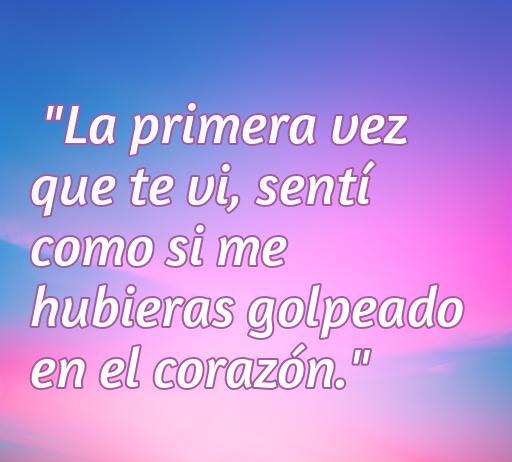 Frase romántica destacada del libro 'Divergente', que expresa el intenso sentimiento del primer amor: 'La primera vez que te vi, sentí como si me hubieras golpeado en el corazón.' Perfecta para resaltar las cincuenta frases inolvidables del libro.