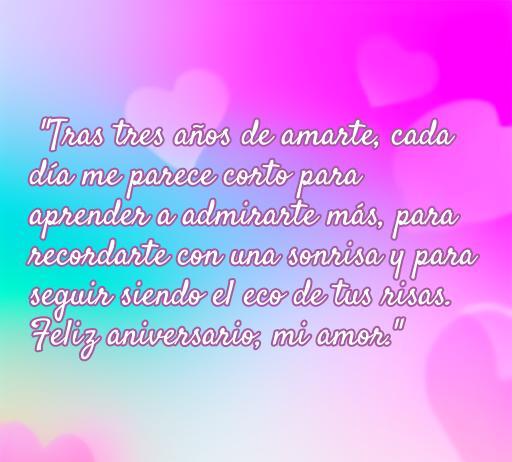 Frase romántica de amor para aniversario de tres años, con un fondo de colores suaves. Mensaje lleno de amor y gratitud por momentos compartidos. Ideal para celebrar un aniversario especial. Palabras clave: amor, aniversario, frases de amor, tercer aniversario.