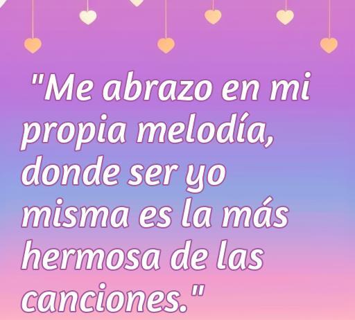Una hermosa frase sobre el amor propio que dice: 'Me abrazo en mi propia melodía, donde ser yo misma es la más hermosa de las canciones', ideal para inspirar a quienes buscan canciones y frases de amor propio.